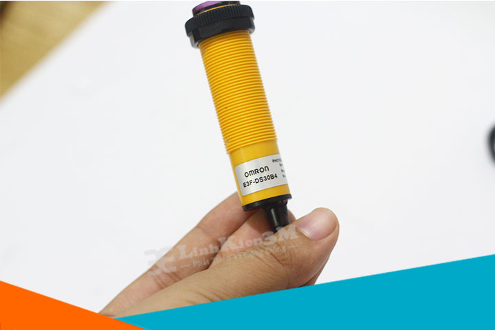 Cảm Biến Khoảng Cách 30Cm Omron E3F-DS30B4 (PNP)