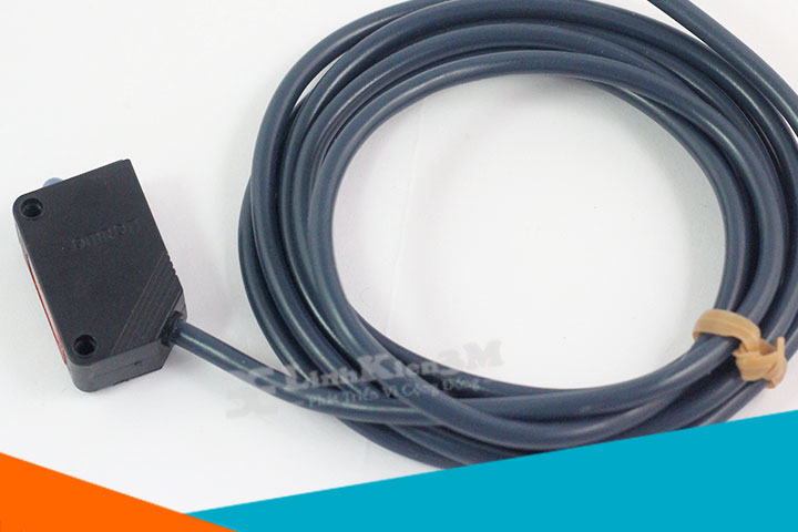Cảm Biến Quang Omron E3Z-D61 12-24VDC Chất Lượng tại Hà Nội