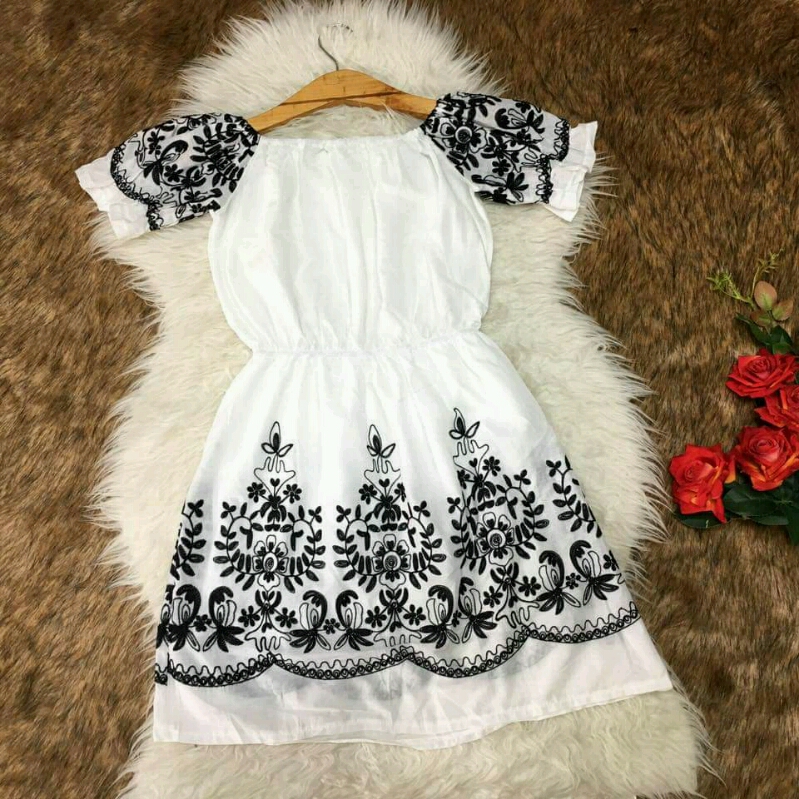 Đầm xòe trễ vai thêu hoa D240