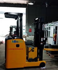 Xe nâng điện đứng lái Reach Truck Komatsu FB15RL-15 tải 1500kg nâng cao 3000mm - Đã qua sử dụng