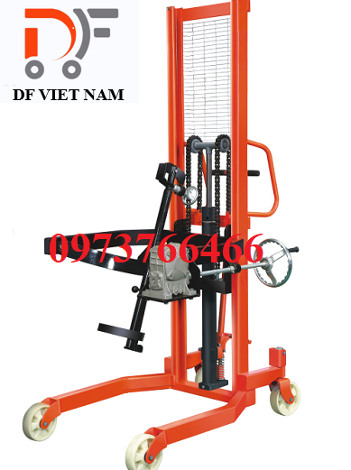 Xe nâng quay đổ phuy