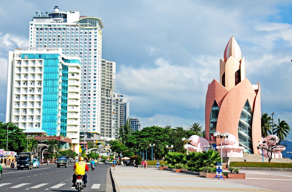 Nha Trang - Du Ngoạn 4 Đảo - Vinpearland - Tắm Bùn Khoáng - Bãi Dài - Tháp Bà Ponagar - Nhà Thờ Đá - Chùa Long Sơn (3 Ngày 3 Đêm)