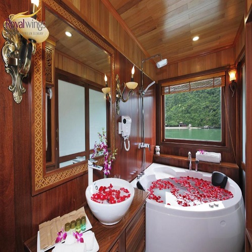 Du thuyền La Regina Royal Cruise