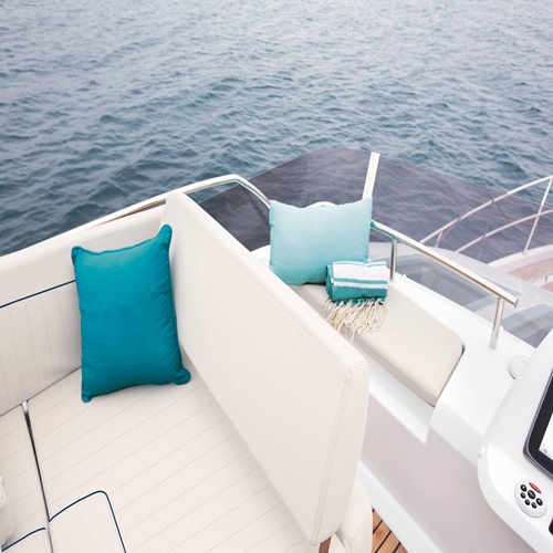 Velasco 43F – Siêu du thuyền lái nóc sang trọng nhất vịnh Hạ Long