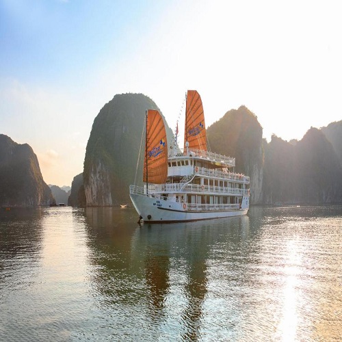 Du thuyền UniCharm Cruise