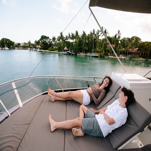 Du thuyền Prestige 460 – Du thuyền lái nóc hạng sang tại Hạ Long