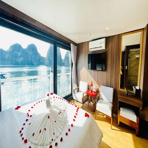 Du thuyền UniCharm Cruise