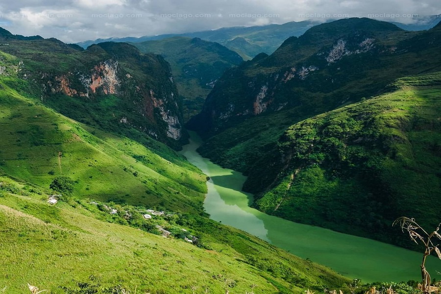 Tour Hà Giang - Cao Nguyên Đá Đồng Văn - Đèo Mã Pì Lèng - Cột Cờ Lũng Cú - Bản Lô Lô Chải (3N2Đ)