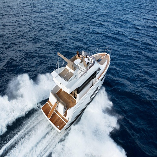 Velasco 43F – Siêu du thuyền lái nóc sang trọng nhất vịnh Hạ Long