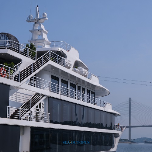 Du thuyền Sea Octopus Cruise ( tàu tối)