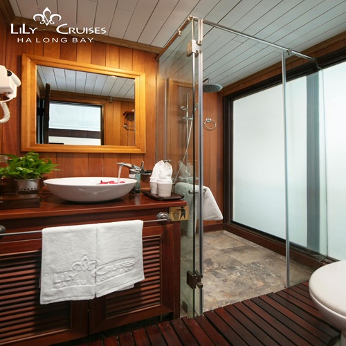 Du thuyền Lily Cruise 4 sao