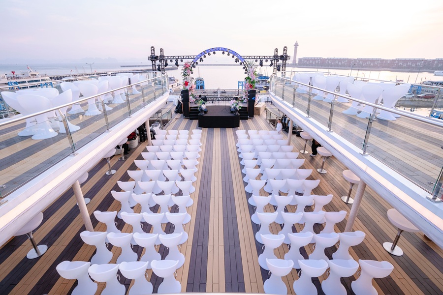 Thuê trọn Du thuyền trong ngày Luna Hạ Long