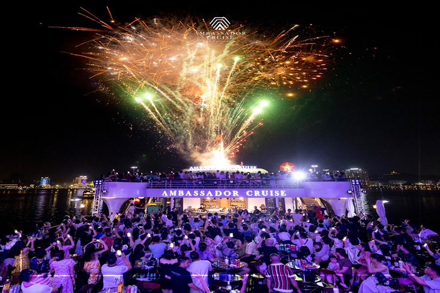 Thuê trọn Du thuyền Ambassador Cruise