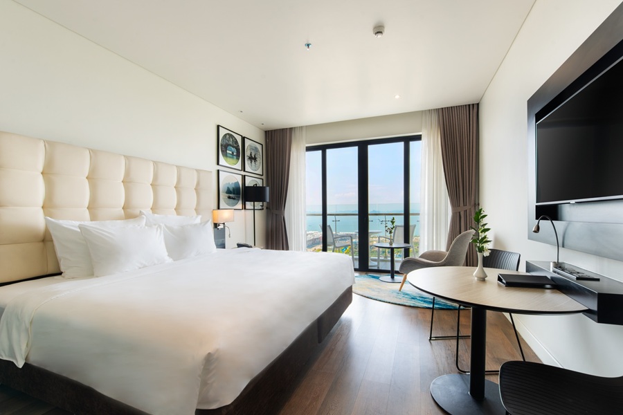 Combo Soleil Hạ Long Hotel (5*) 2N1Đ + Du thuyền Luna (5*)