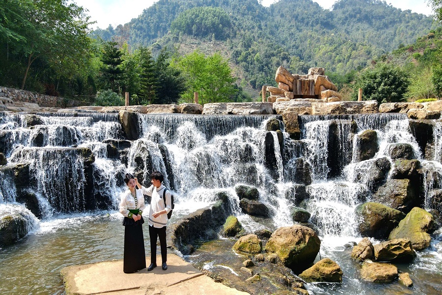 Tour Mai Châu –  Cầu Kính Bạch Long (2N1Đ)