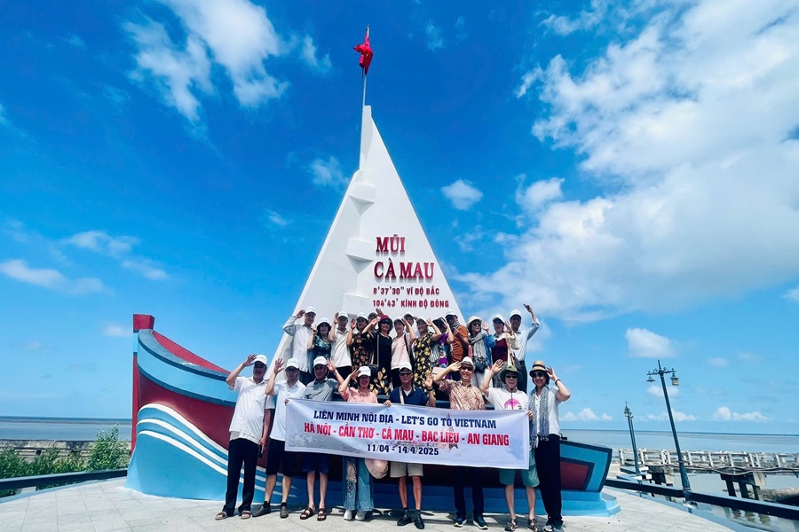 HÀ NỘI – CẦN THƠ – SÓC TRĂNG – BẠC LIÊU CÀ MAU – ĐẤT MŨI – TIỀN GIANG – BẾN TRE -TÂY NINH – SÀI GÒN ( Mùng 2 tết)