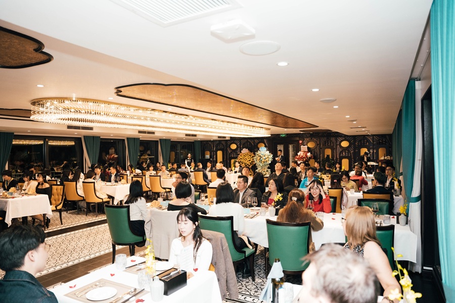 MICE Trên Du Thuyền Hạ Long – Giải Pháp Sự Kiện Doanh Nghiệp Đẳng Cấp Tại Việt Nam