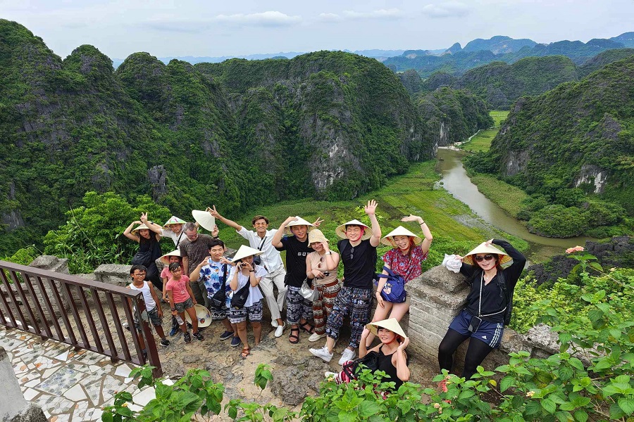 Tour Hoa Lư – Tam Cốc – Hang Múa – Bái Đính – Tràng An (2N1Đ)