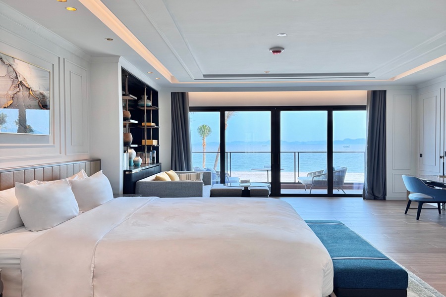 Combo Du thuyền Dolphin Cruise  + Khách sạn Intercontinetal Hạ Long