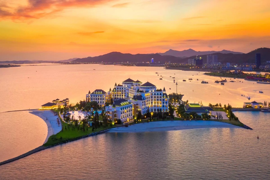 Combo Du thuyền Ambassador + Vinpearl Hạ Long