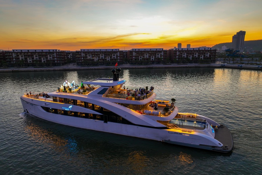 Combo Du thuyền Saquila Yacht + Khách sạn À La Carte Hạ Long