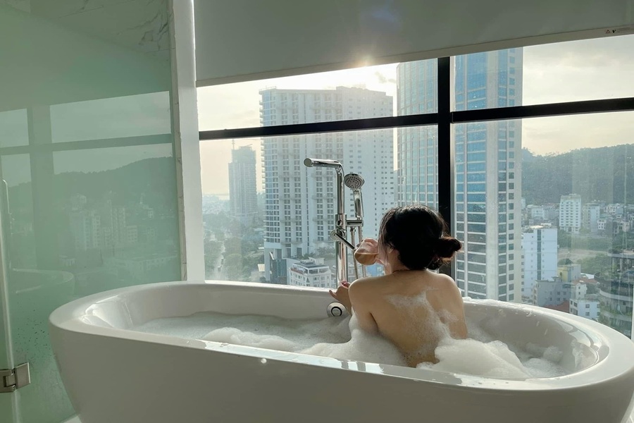 Combo Soleil Hạ Long Hotel (5*) 2N1Đ + Du thuyền Luna (5*)