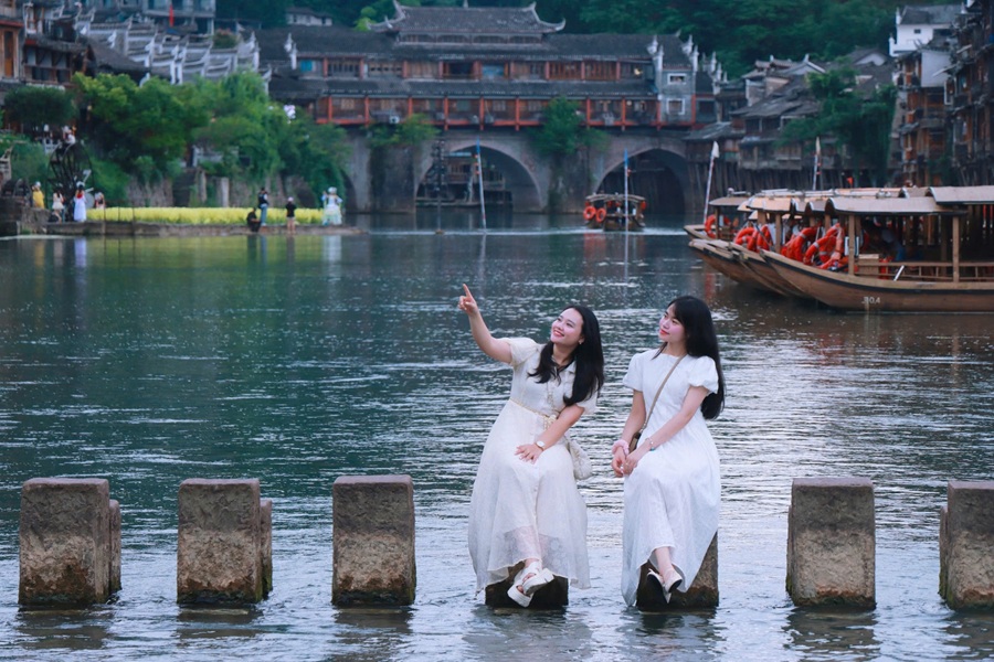 Tour Hà Nội – Ân Thi – Phượng Hoàng cổ trấn – Trương Gia Giới (6N5Đ)