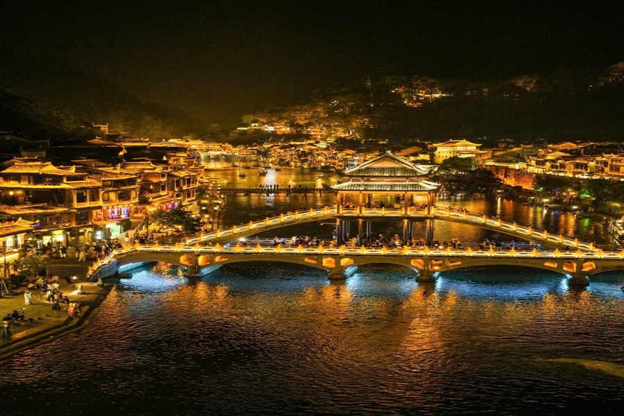 Tour Trương Gia Giới – Hồ Bảo Phong – Miêu trại Mạc Nhung – Phượng Hoàng cổ trấn (5N4Đ)