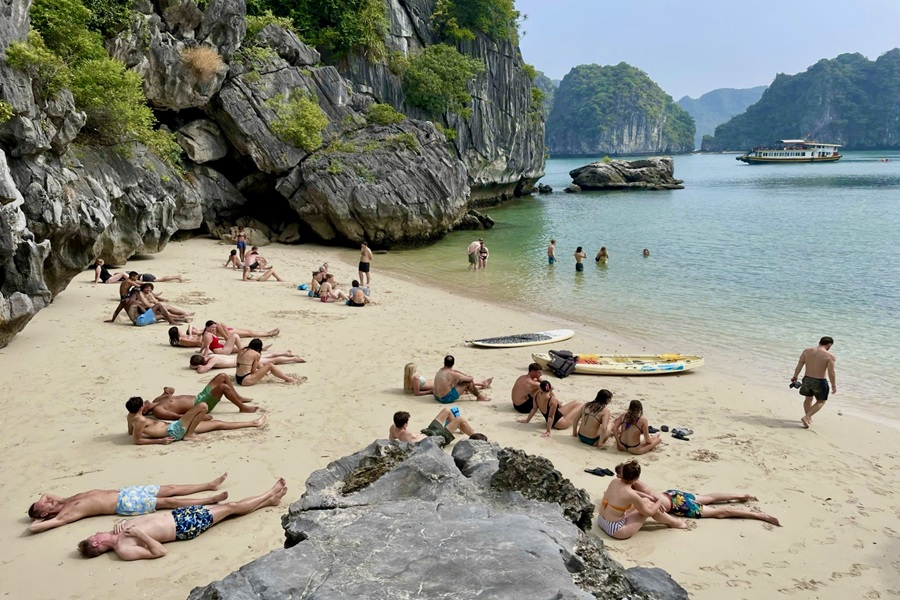 Tour vịnh Lan Hạ nửa ngày - Ngắm hoàng hôn trên du thuyền Panorama