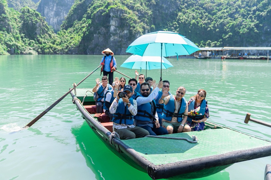 Combo Du thuyền Saquila Yacht + Khách sạn Citadines Hạ Long