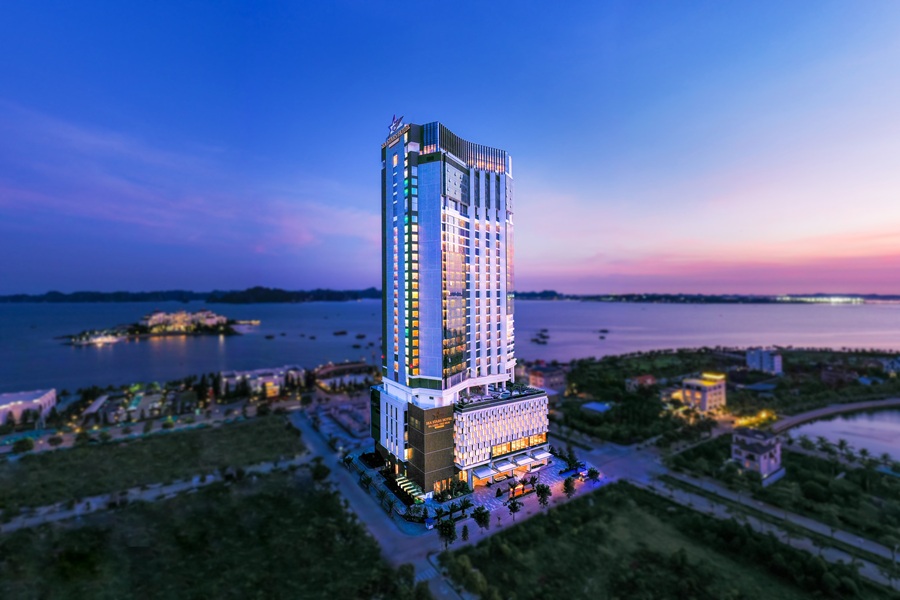 Combo Du thuyền Saquila Yacht + Khách sạn Radisson Blu Hạ Long