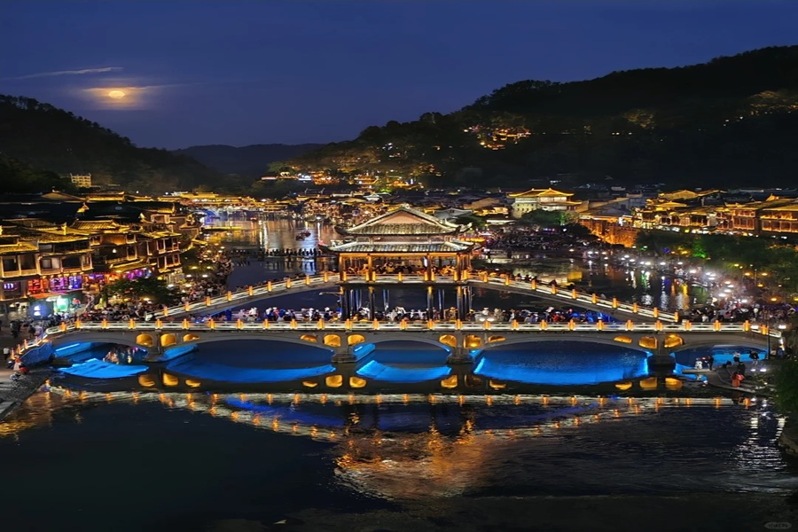 Tour Trương Gia Giới – Hồ Bảo Phong – Miêu trại Mạc Nhung – Phượng Hoàng cổ trấn (5N4Đ)