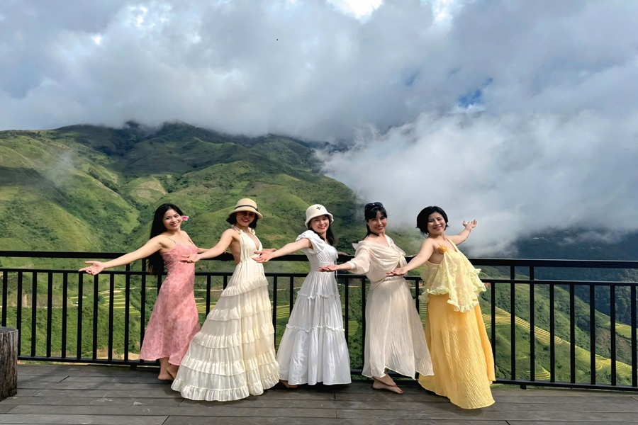 HÀ NỘI - SỐNG LƯNG KHỦNG LONG - MỎM CÁ HEO - TÀ XÙA ECOLODGE 2N1Đ