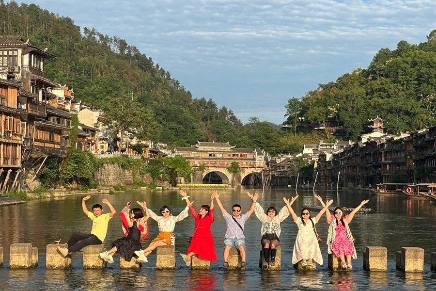 Tour Hà Nội - Ân Thi - Phượng Hoàng Cổ Trấn - Trương Gia Giới (5N4Đ)