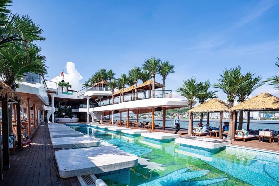 Combo Du thuyền Dolphin Cruise + Khách sạn À La Carte Hạ Long