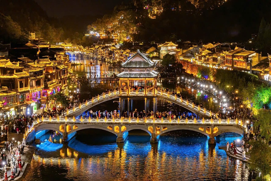 Tour Hà Nội - Ân Thi - Phượng Hoàng Cổ Trấn - Trương Gia Giới (5N4Đ)