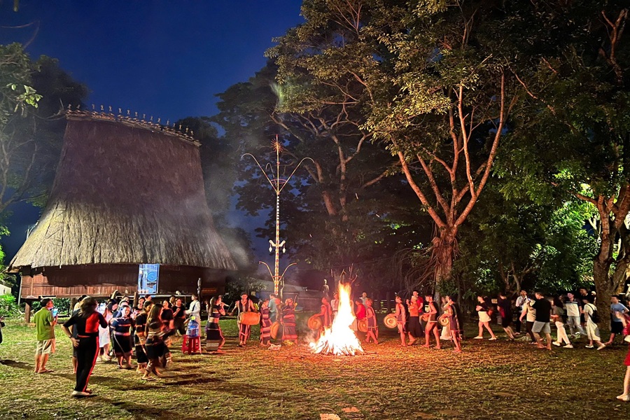 ĐẠI NGÀN TÂY NGUYÊN HÙNG VĨ PLEIKU-KONTUM-BUÔN MÊ THUỘT 5N4Đ