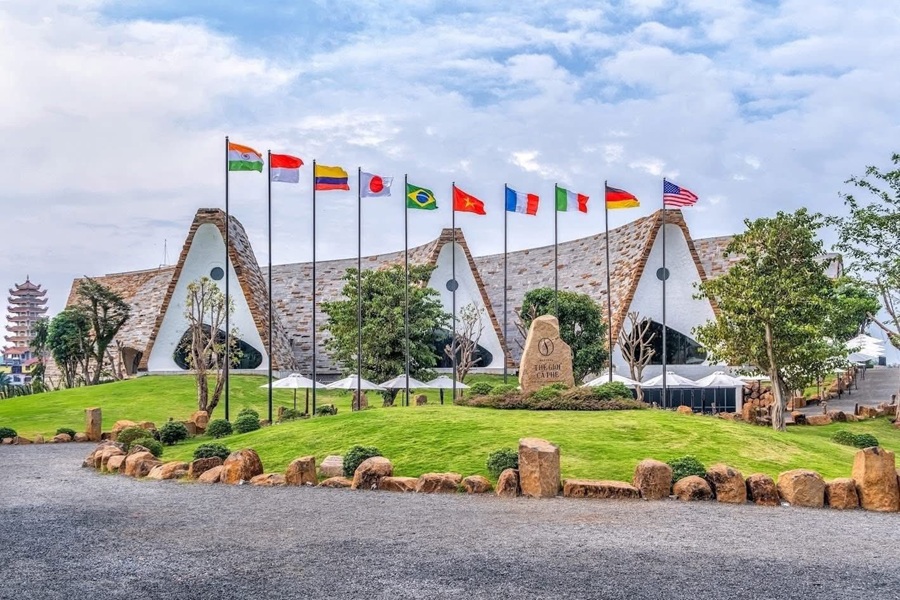 ĐẠI NGÀN TÂY NGUYÊN HÙNG VĨ PLEIKU-KONTUM-BUÔN MÊ THUỘT 5N4Đ