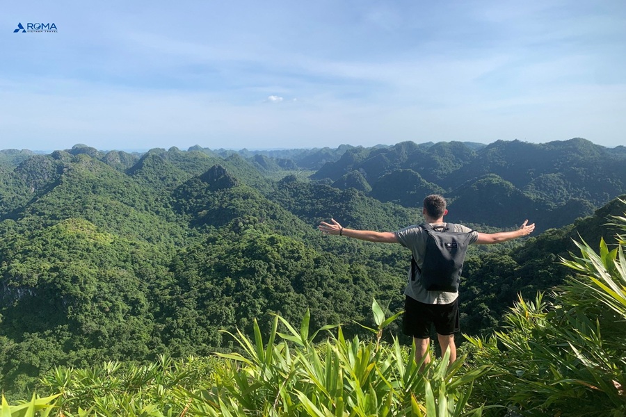Tour trekking VQG Cát Bà nửa ngày: Khám phá hang động & leo núi