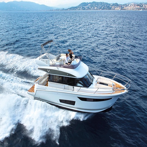 Velasco 43F – Siêu du thuyền lái nóc sang trọng nhất vịnh Hạ Long