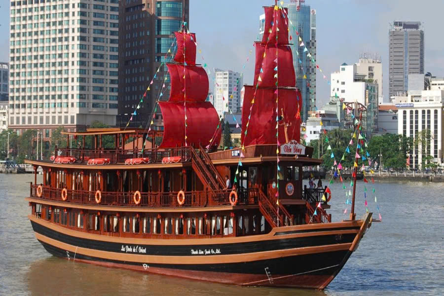 Ăn Buffet Trên Du Thuyền Hòn Ngọc Viễn Đông