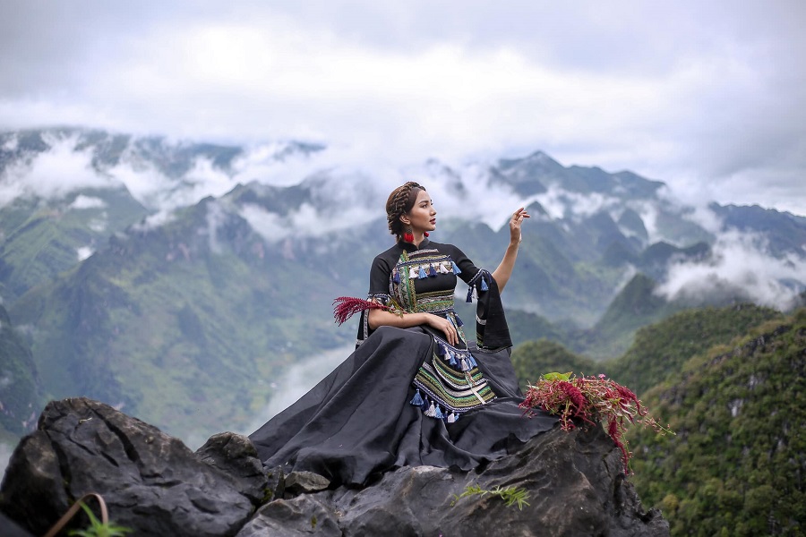 Tour Hà Giang – Cao nguyên đá Đồng Văn Đèo Mã Pì Lèng – Cột cờ Lũng Cú – Bản Lô Lô Chải (3N2Đ)