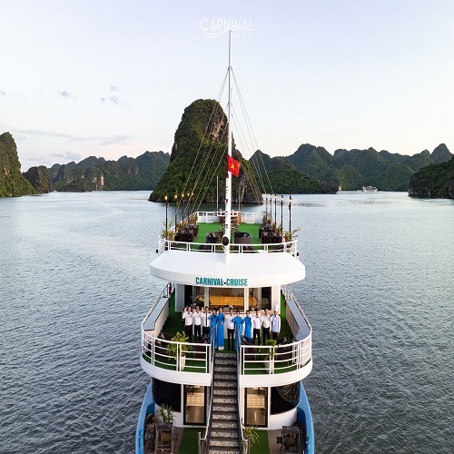 Tàu sắt 3 tầng Carnival Cruise