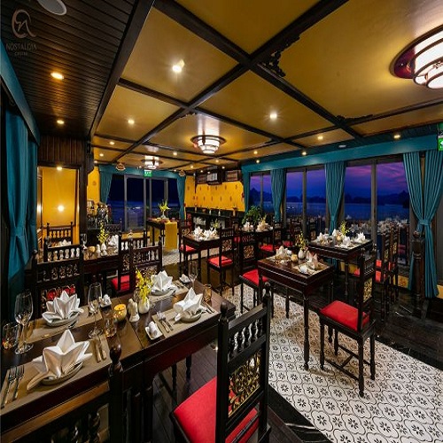 Du thuyền Nostalgia Cruise