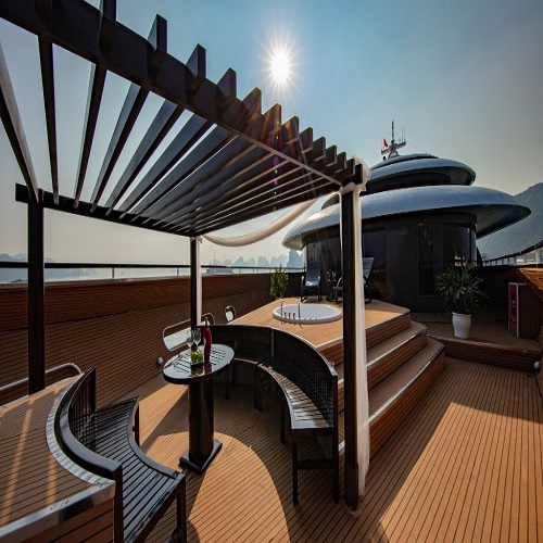 Du thuyền Scarlet Pearl Cruise