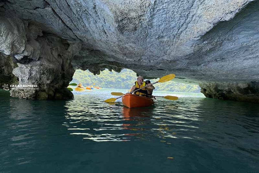 Tour Vịnh Lan Hạ 1 ngày - Chèo kayak giá bình dân