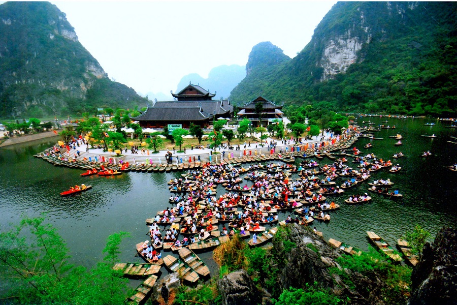 Hoa Lư – Tam Cốc – Hang Múa – Bái Đính – Tràng An (2N1Đ)