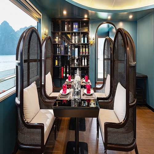 Du thuyền Maia cruise (99 khách)