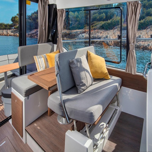 Du thuyền Merry Fisher 1095 – Du thuyền câu giải trí sang trọng bậc nhất Hạ Long