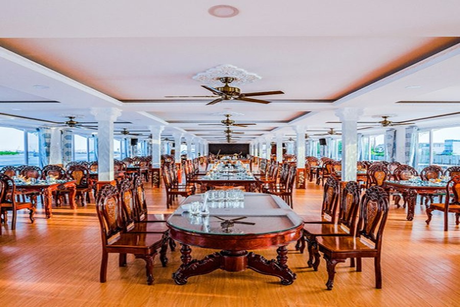 Ăn Buffet Trên Du Thuyền Indochina Queen